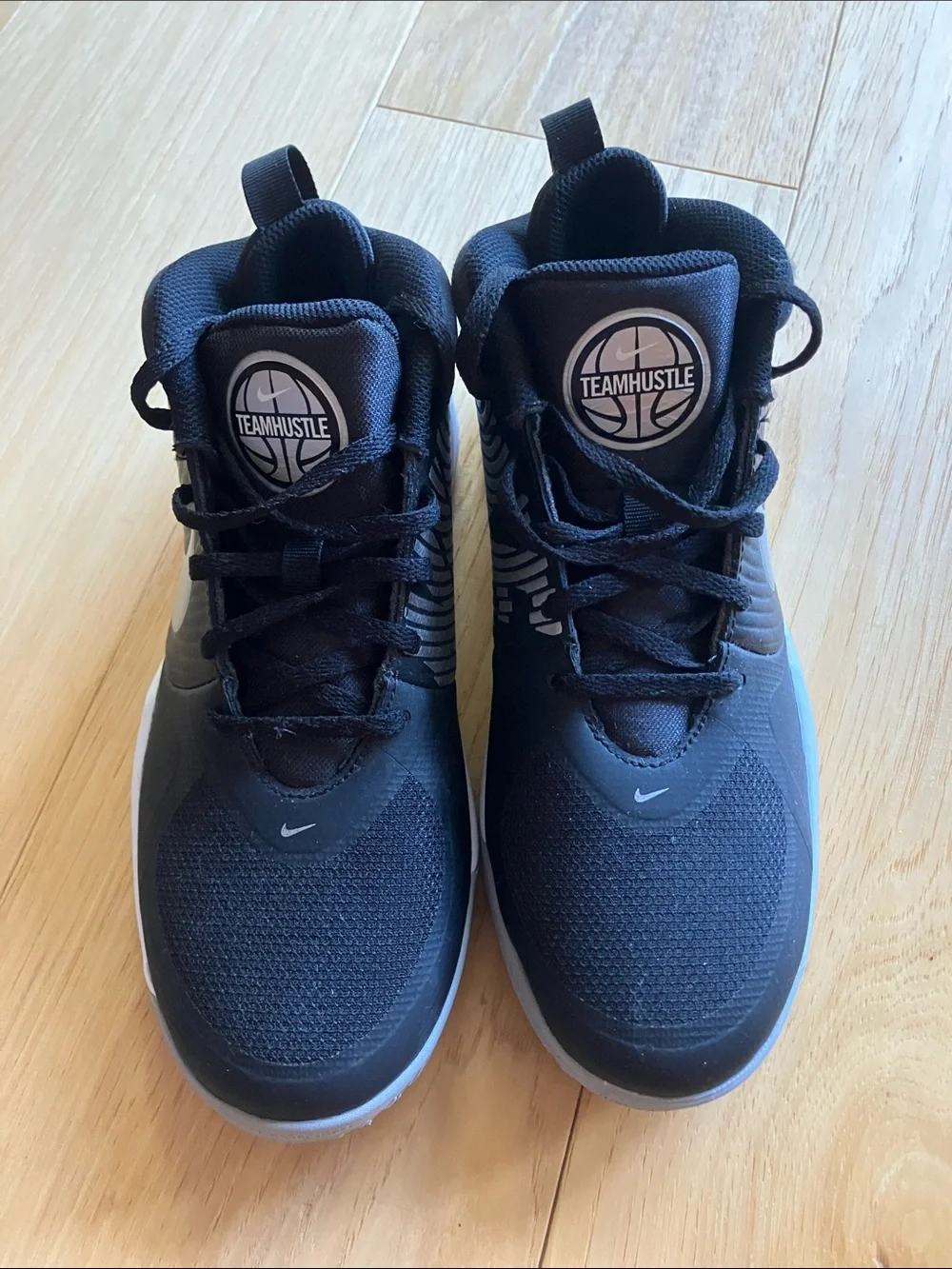 Nike Youth Team Hustle basketball shoes, NWOB